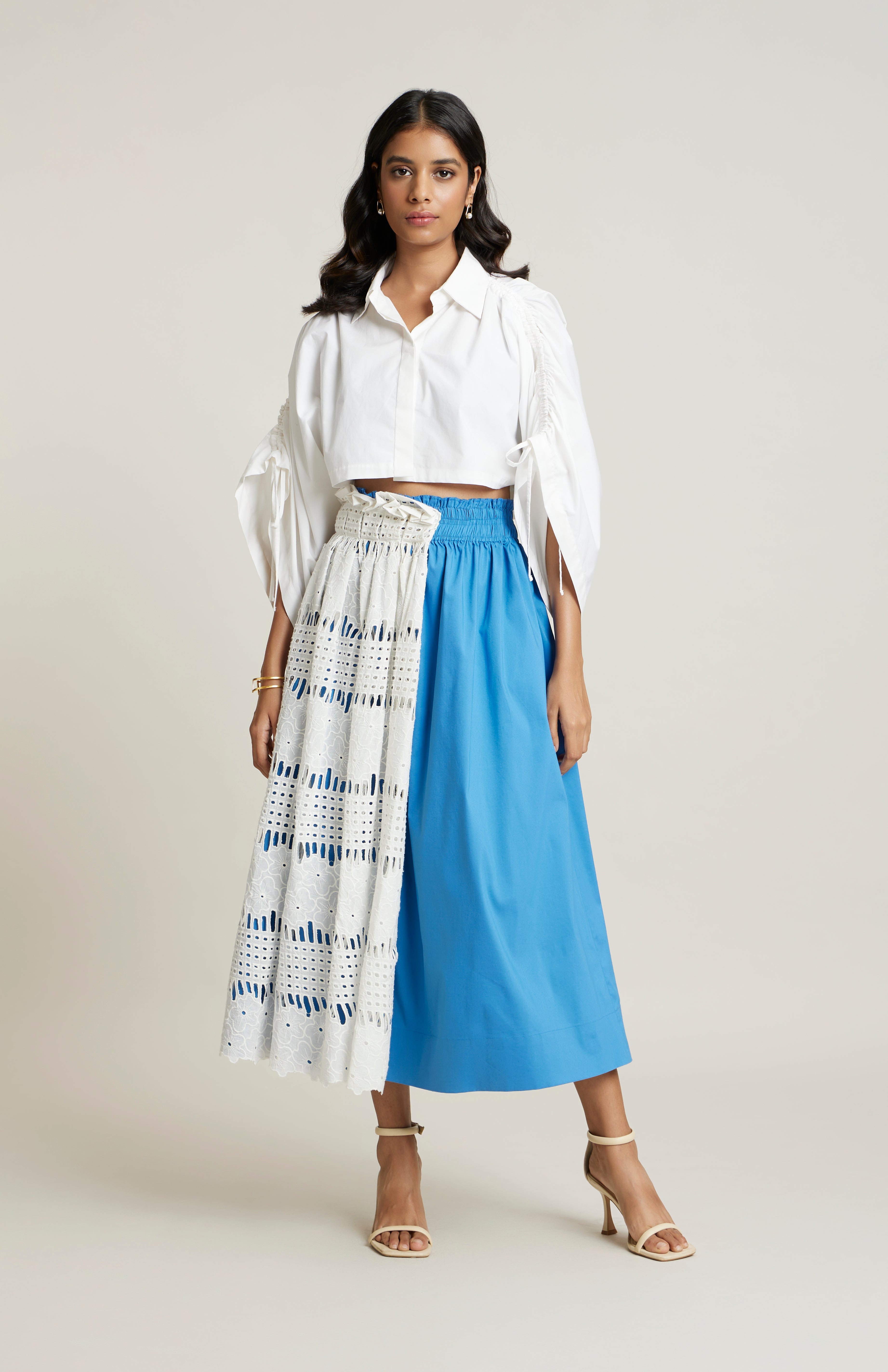 WHITE/ BLUE JULIA SET