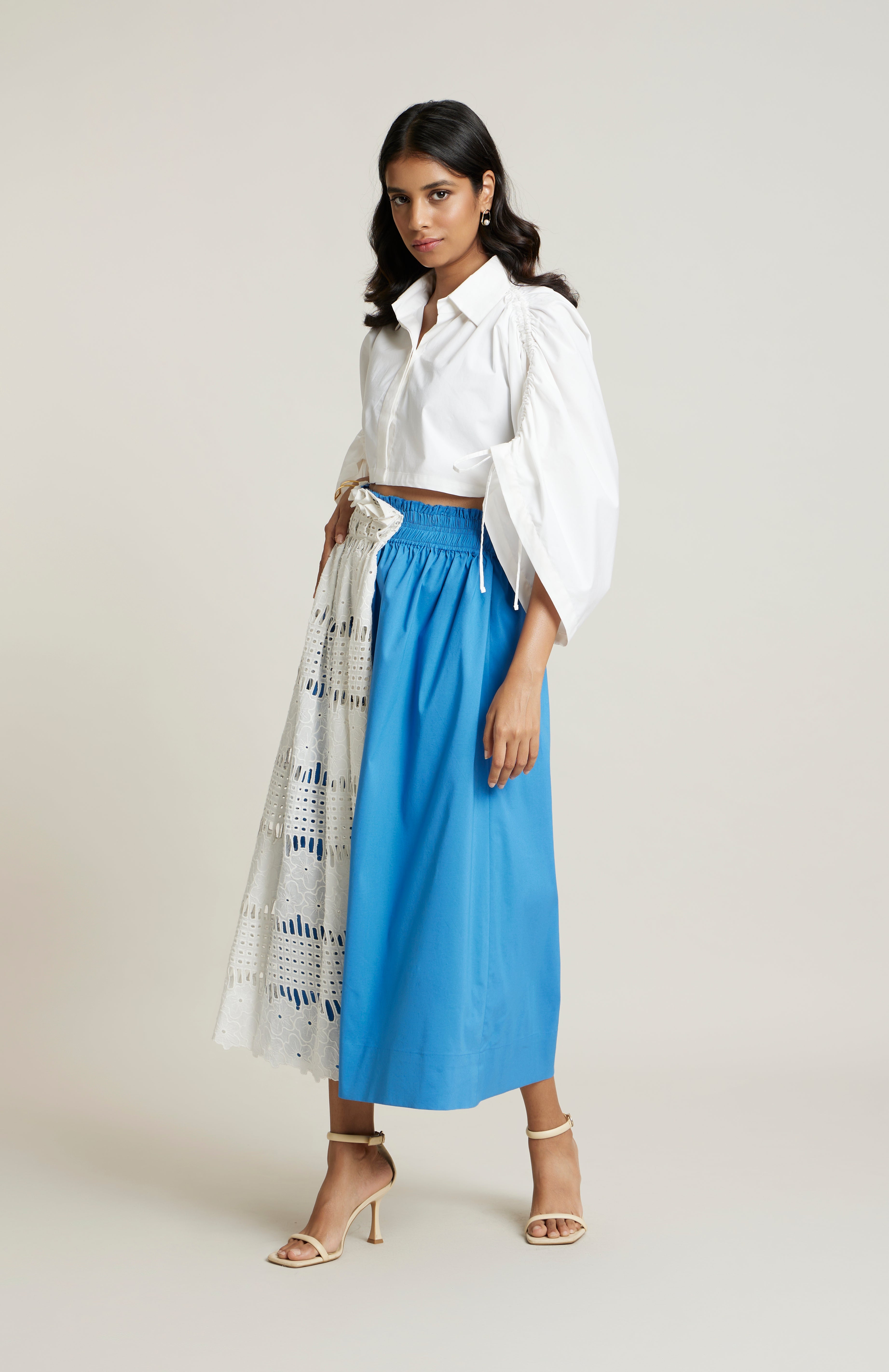 WHITE/ BLUE JULIA SET