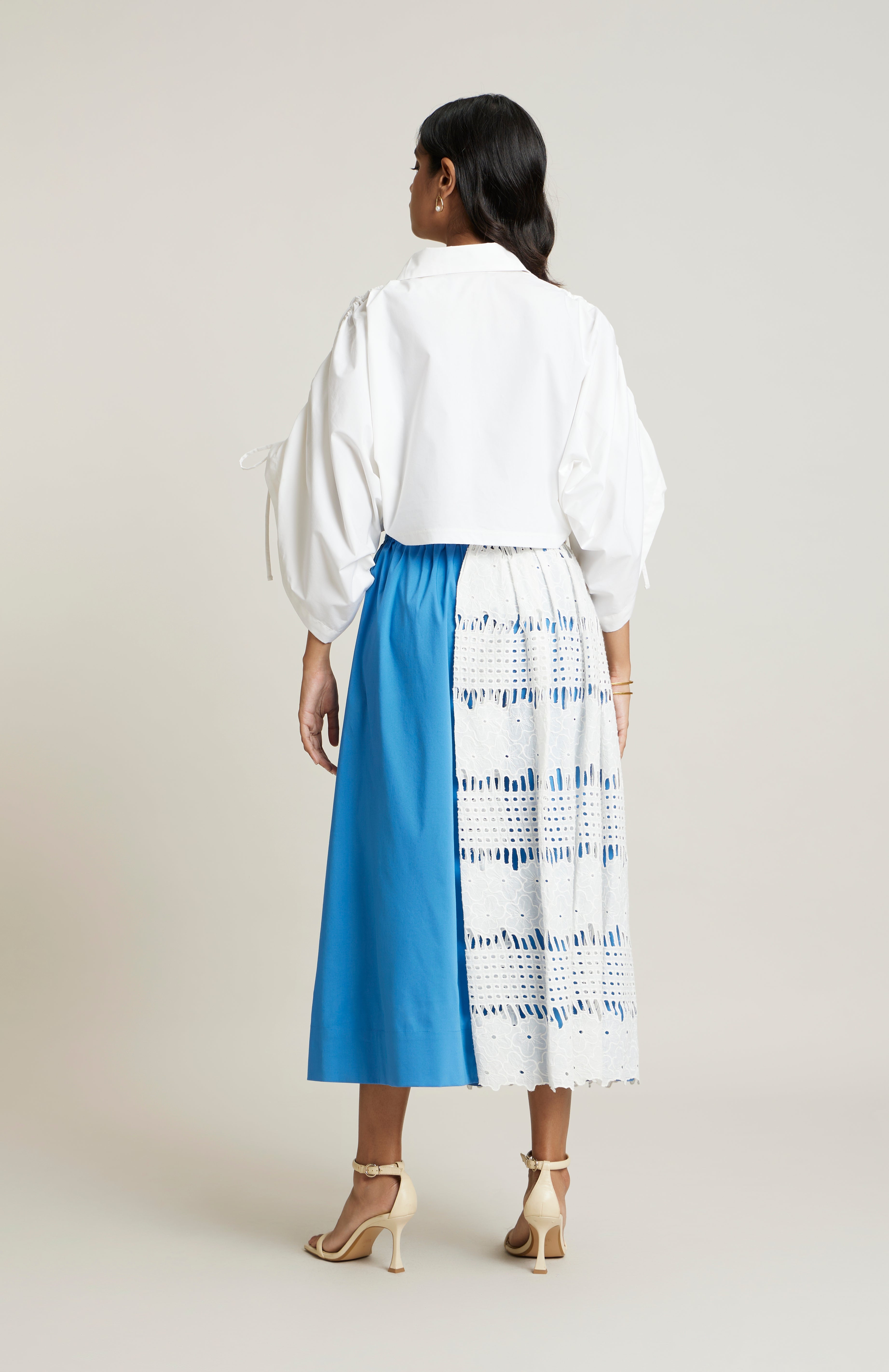 WHITE/ BLUE JULIA SET